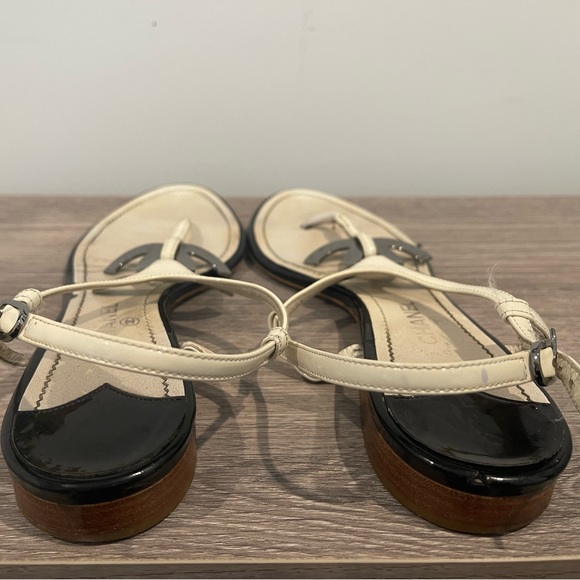 100% authentic Chanel CC logo patent leather sandals. With box and dust bag - Picture 4 of 5